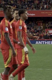 GxlDePaulinho's tweet photo. Mira porque Lamine ha metido un golazo y ha mandado a callar a Van der Vaart, pero me fallas un penalti decisivo chutando sin proteínas en el cuerpo y la colleja que te tendrías que llevar es legendaria

PERO COMO ESPAÑA HA GANADO A MAMAR MIRA CON LOS PANTALONES BAJADOS MIRA https://t.co/iX7cnRCtnw