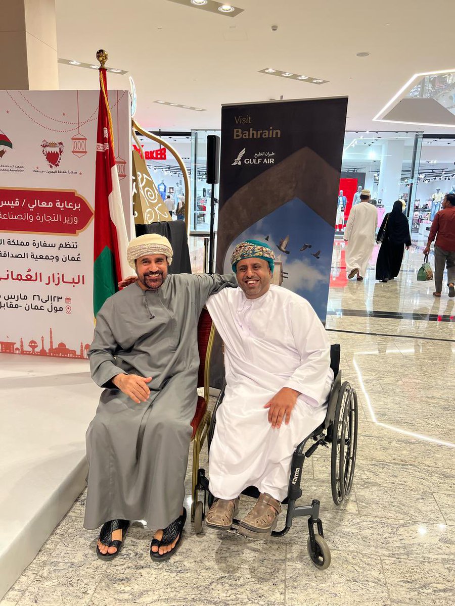 اليوم كان مليئًا بالفرح بلقاءات غير متوقعة بزملائي في OmanLNG بفندق دبليو،ولقاء مفاجئ مع الأخ العزيز سعادة السفير الشيخ أحمد المسكري،بعمان مول مما أضاف للنهار طابعًا خاصًا من البهجة.ممتن لتلك المصادفات التي تذكرني بأن العلاقات الطيبة لا تتأثر بمرور الزمن<a href="/OmanLNG/">Oman LNG</a> <a href="/AhmedbinHashil/">احمد بن هاشل المسكري</a>