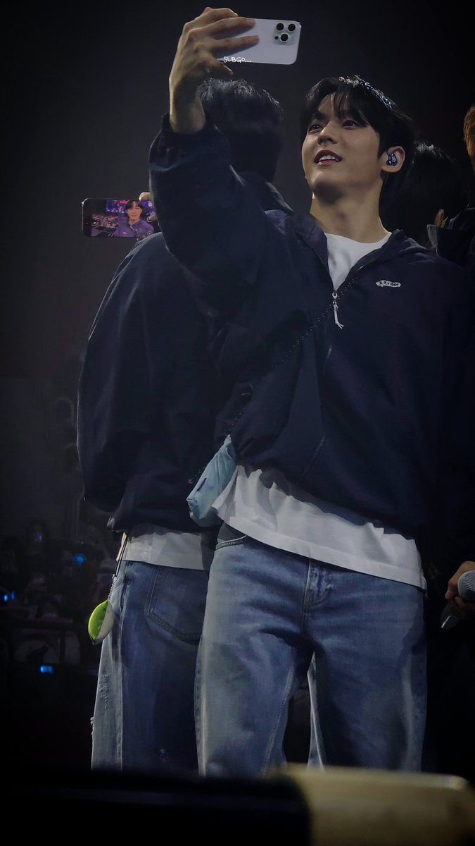 Jyoung0221's tweet photo. 왜 월요일 아침인지는 모르겠지만....
오빠 얼굴로 기분전환해보기😲
(Feat.현시기)

#이민혁 #LEEMINHYUK #비투비 #BTOB #팬콘 https://t.co/ClTxyf7ZoI