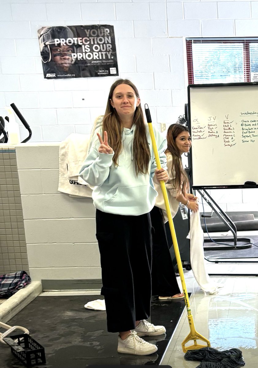 HHS_AthTraining's tweet image. Happiest of birthdays to Addie! This sweet senior that has a heart of gold. We hope you have the best birthday!