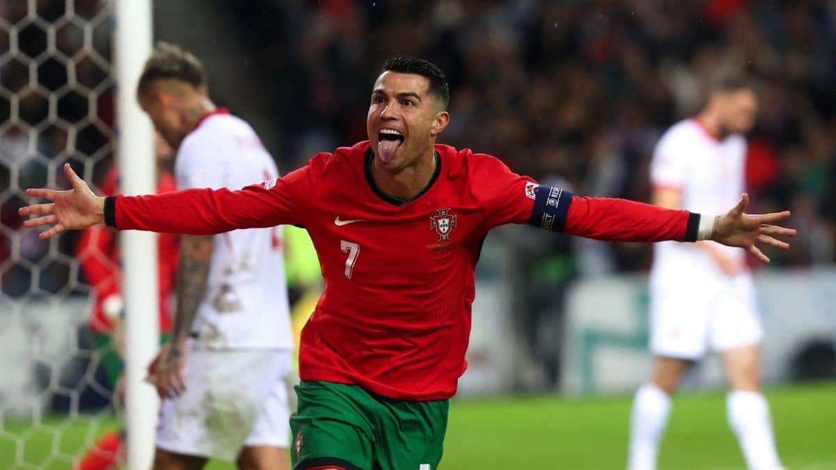 ood1_o's tweet photo. بدون تعصب
لايك اذا تشوف ان كرستيانو رونالدو افضل لاعب في التاريخ!
#البرتغال_الدنمارك https://t.co/uXt4kQ3hlD