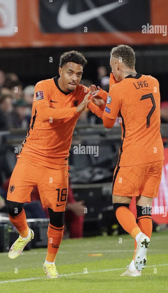 MarcoKapteijns's tweet image. Het is jammer dat het na 120 minuten meeslepend voetbal is afgelopen bij #spaned en dat penalty’s de beslissing moeten brengen. Ajacieden Noa Lang en Donyell Malen missen en laten ons land helaas in de steek