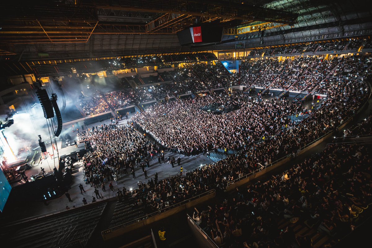 MakaPna's tweet photo. Bendita eres Barcelona!!!
Todavía sigo atrapado en la noche de ayer!!!
Gracias por todo familia!!!
#TOURAURA https://t.co/pbmND8FSYg