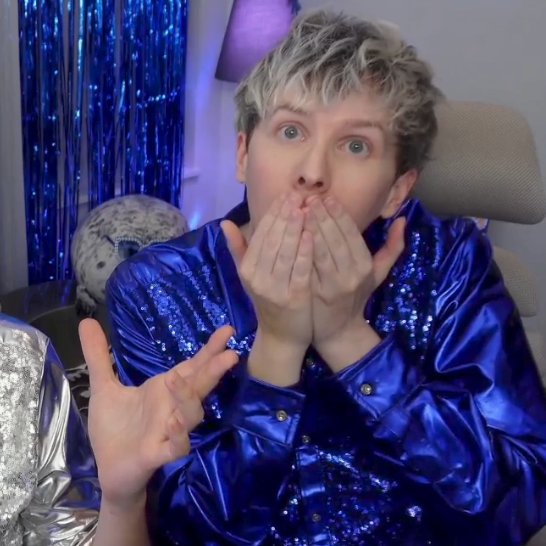 discodaddi's tweet photo. @AmazingPhil https://t.co/NoZFPjnBTK