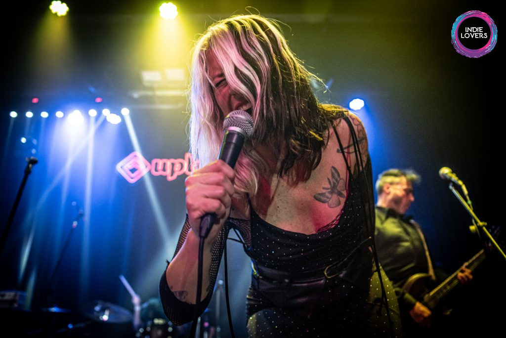 Indie Lovers (@indieloversm) on Twitter photo Cuerpo y alma nos pedían atropello sonoro, y eso nos dieron <a href="/TheBellRays/">The BellRays</a> en <a href="/UploadBarcelona/">Upload Barcelona</a> con su power-rock teñido de soul, blues y punk.
Crónica, fotogalería y setlist del show junto a The Capaces, en nuestra web!
indielovers.org/the-bellrays-u…
📷 <a href="/meritxula/">meritxula</a>
💻 <a href="/Traperinho/">Ignasi Trapero 🎗️🇵🇸</a> Cuerpo y alma nos pedían atropello sonoro, y eso nos dieron <a href="/TheBellRays/">The BellRays</a> en <a href="/UploadBarcelona/">Upload Barcelona</a> con su power-rock teñido de soul, blues y punk.
Crónica, fotogalería y setlist del show junto a The Capaces, en nuestra web!
indielovers.org/the-bellrays-u…
📷 <a href="/meritxula/">meritxula</a>
💻 <a href="/Traperinho/">Ignasi Trapero 🎗️🇵🇸</a>