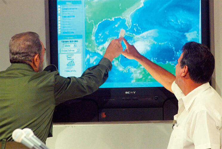 Muchas felicidades a los meteorólogos cubanos en su día. Todos nos han enseñado y alertado con sus conocimientos ante ciclones y emergencias, desde los más veteranos, como el querido profesor Rubiera, hasta los más nuevos, que de manera brillante han tomado el relevo. #Cuba🇨🇺