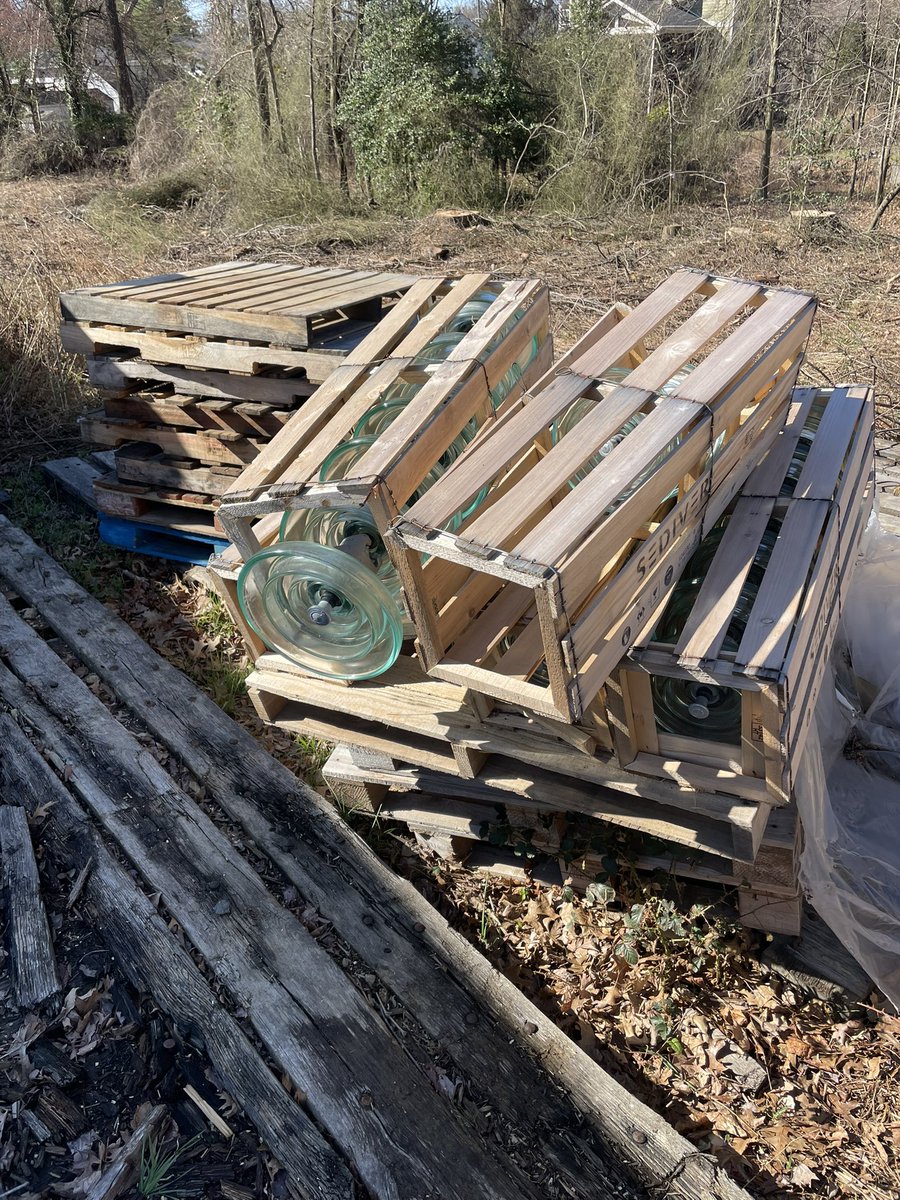 SarahYBeee's tweet photo. @DominionEnergy @DaliaPalchik how safe are your HIGH VOLTAGE work sites while you are clear cutting and destroying mature forest? #unsafe https://t.co/Wu4cmyMNvN