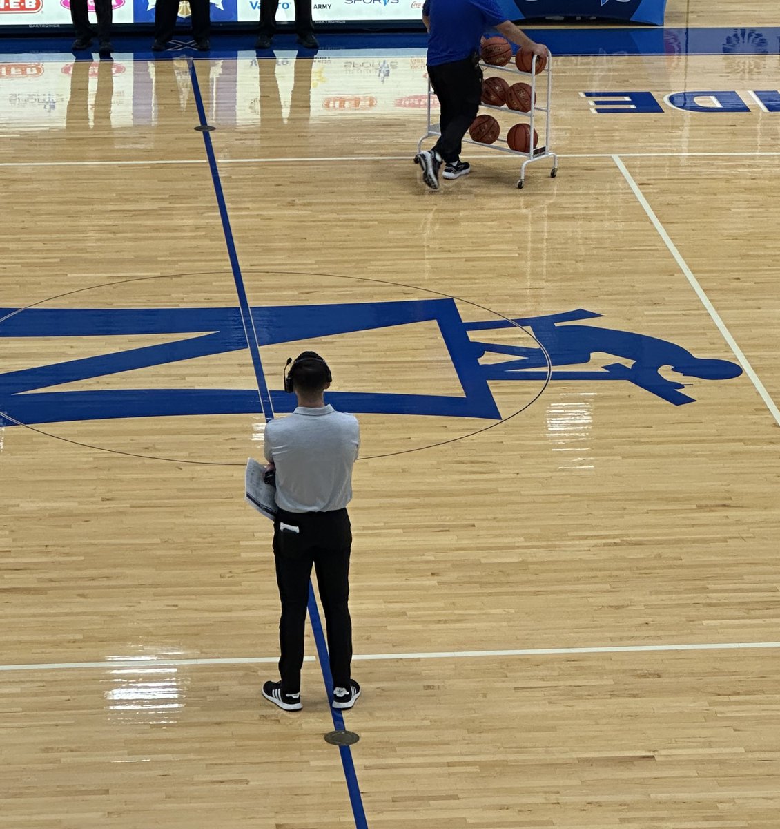 🚨All Star Game Updates🚨

Seems just like yesterday <a href="/_d_castro_/">David Castro</a> was helping build the foundation for #AlamoCityHoops….

Now he’s running the show👏🏽
#AlamoCityHoops <a href="/ACH_GBB/">Alamo City Hoops GBB</a> #SASAllstarGame <a href="/SA_Sports/">San Antonio Sports</a>