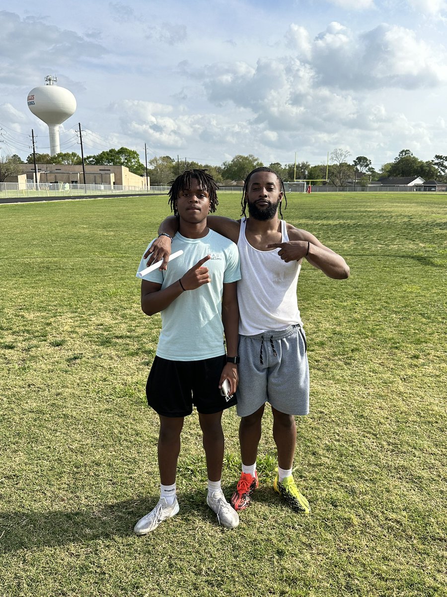 Donnie “D3” Avery Jr (@donnieaveryjr1) on Twitter photo Had a great sunday workout with my bro and super bowl champ <a href="/ainias_smith/">Ainias Smith</a>. #thegrinddontstop Had a great sunday workout with my bro and super bowl champ <a href="/ainias_smith/">Ainias Smith</a>. #thegrinddontstop