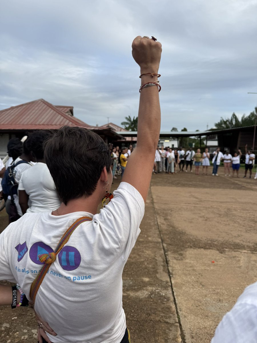 Marche blanche ce soir à #Maripasoula en solidarité avec l’infirmière libérale sauvagement violée. 

La sécurité de la population et des intervenants de doit plus être une option non applicable ⚠️
Belle mobilisation de la population et des acteurs du territoire !