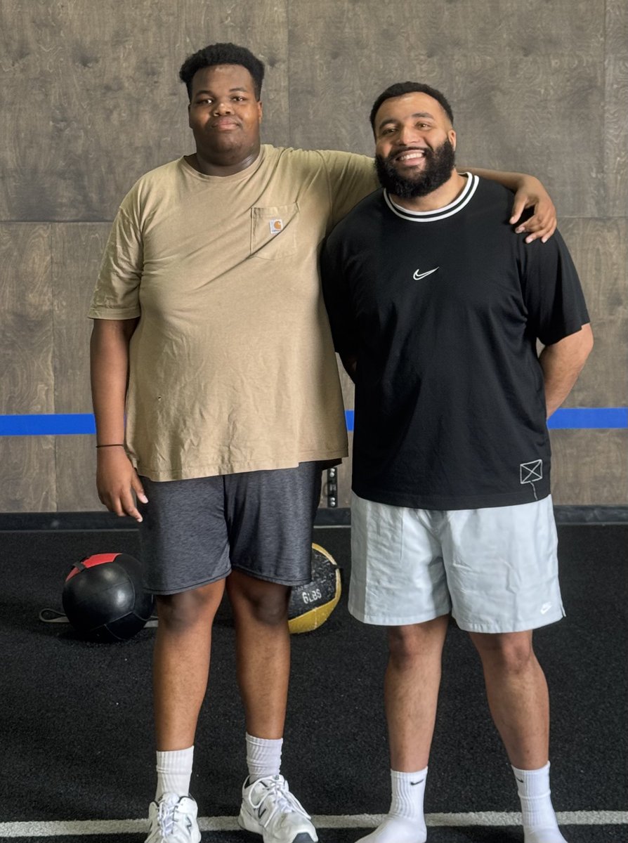 LinemanUniversity (@linemanunivers1) on Twitter photo Big Man #TRENCH #WORK with Coach <a href="/kjbreckenridge/">Keith Breckenridge II</a>
2026 Edmond Memorial OL Judah Maxwell / 6’5 - 310lbs Big Man #TRENCH #WORK with Coach <a href="/kjbreckenridge/">Keith Breckenridge II</a>
2026 Edmond Memorial OL Judah Maxwell / 6’5 - 310lbs