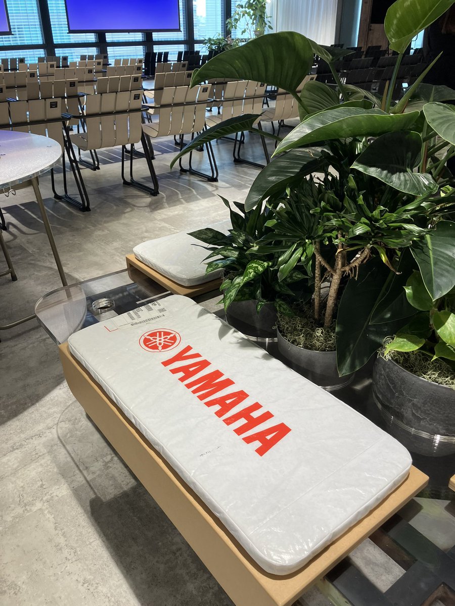 AIST_Solutions's tweet image. 今日はネイチャーポジティブのワークショップ(loftwork.com/jp/event/20250…)で、YAMAHA MOTOR Regenerative Lab(通称:リジェラボ)にお邪魔しています✨
リジェラボのFRPにスポットを当てた展示、とても興味深いです🔍👀