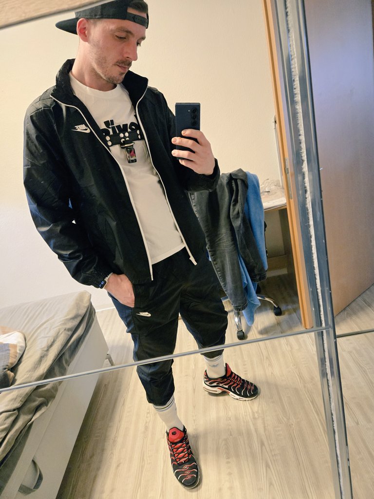 SunnySweetBoy01's tweet photo. Guten Morgen 🔥💦 Auf geht's zu Arbeit 🔥 wer hätte Lust vorher? 💦😈 

#Sneaker #Socks #Poppers #Cum #Horny #Master #Slave https://t.co/TX0wnTSFdS