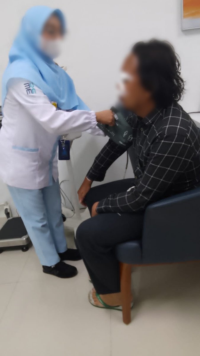 🚨[UPDATE Perkembangan Bintang]

Alhamdulillah, operasi pemasangan pen dan grip telah selesai dengan lancar. Bintang menerima 100 jahitan di bagian dalam dan 20 jahitan di bagian luar. 

Karena secara medis kondisi bintang telah membaik, sudah belajar minum melalui sedotan dan