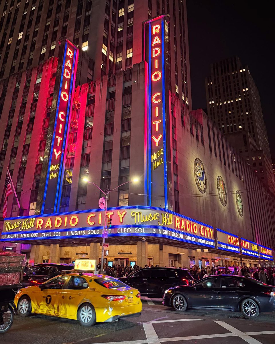 LijaaElise's tweet photo. Leaving Cleo Sol’s concert so thrilled and excited about all God has in stored for me this year through thick and thin - I know my light ⭐️#cleosol #radiocitymusichall https://t.co/ElVSQQ02j0
