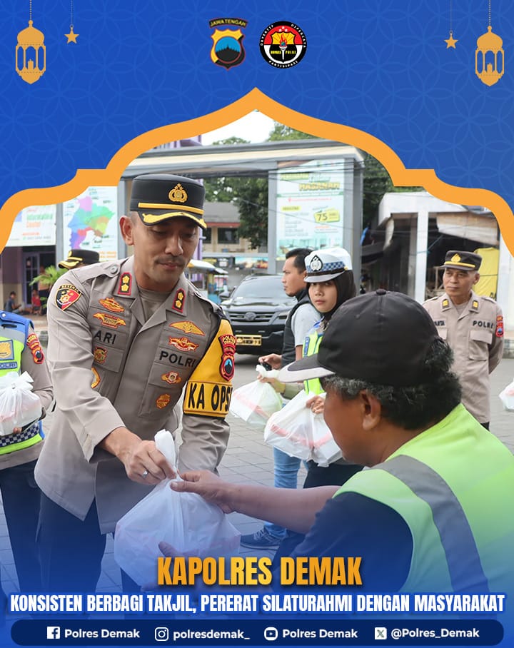 Kapolres Demak Konsisten Berbagi Takjil, Pererat Silaturahmi Dengan Masyarakat
.
Kapolres Demak, AKBP Ari Cahya Nugraha, terus berbagi kebaikan di bulan Ramadhan. Kali ini, ia membagikan takjil kepada masyarakat di depan Tourist Information Center (TIC) Demak, Minggu (23/3/2025)