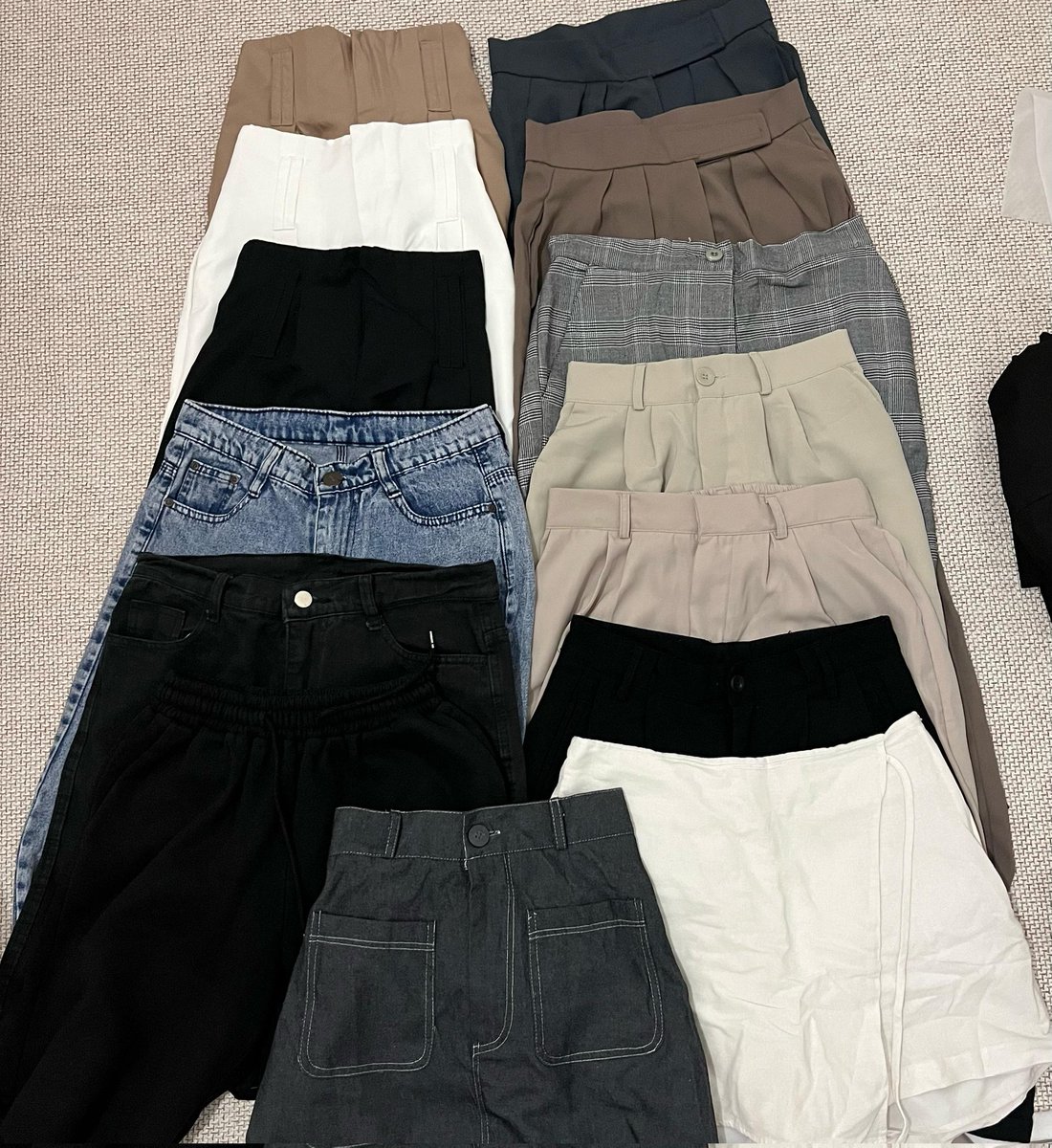 jjyuclouds's tweet photo. halo guyss aku mau jual preloved bawahan ada loosepants, jeans, short, skirt, and mini skirt ber brand dan tidak, banyak pokoknyaa start from 30k ajaa 

📍Bandung
🍊 freeong (admin 8%) https://t.co/iSEnxRUHn2