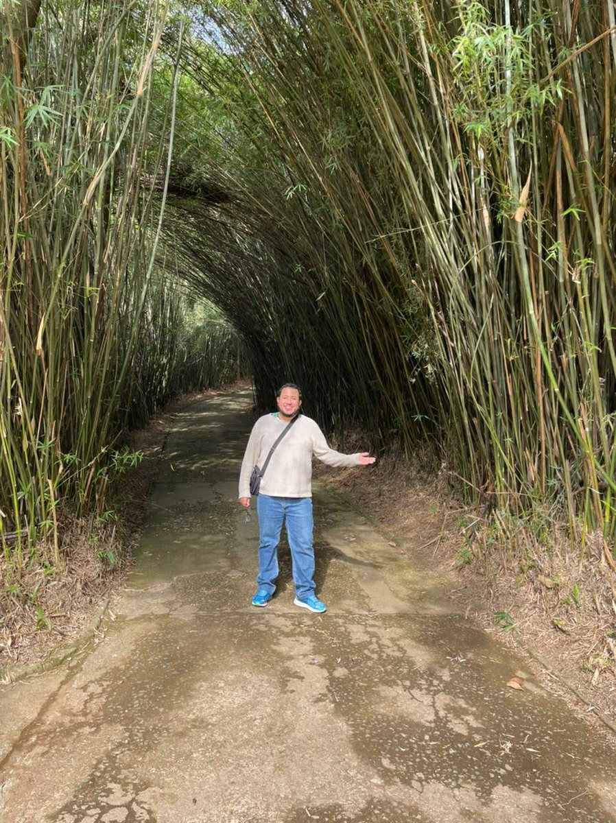 Cheguei aos 40!
Refletindo sobre a vida, meu Deus, como o tempo voou.
Quantas chegadas e partidas eu já presencie, que só de lembrar me dá um nó na garganta.
Sou grato a Deus por me permitir chegar aqui e por cada uma das pessoas que passou pela minha vida.
Muito obrigado ❤️