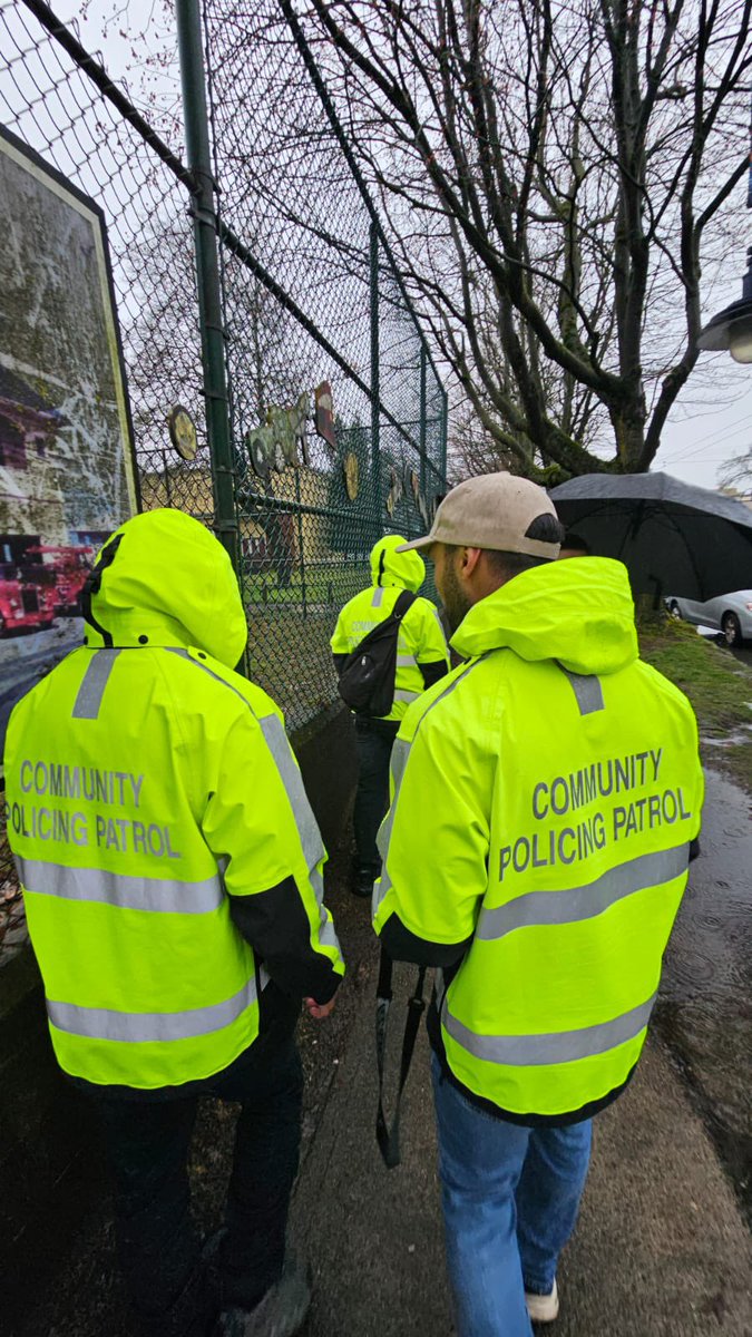 CollingwoodcpcC's tweet photo. 2/2
@CollingwoodCPC we’re always looking for #volunteers ready to serve our
#Vancouver
#community &amp; have no aversion to hard work, just like these
members doing Evening Shift.
Once their 2hr patrol was done,
it’s RTO Time.
#madeadifference
#CommunityCPC at work.
#Service https://t.co/CxJGiqMwCE