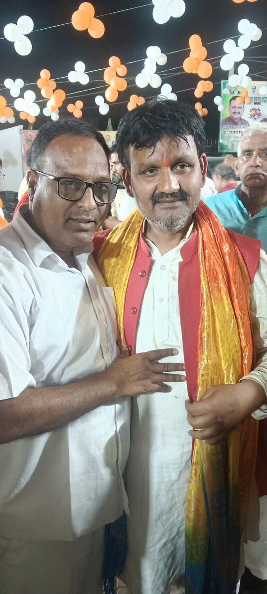 77shuklaShukla's tweet image. फर्श से अर्श तक पहुंचने वाले संजय भैया को बागी बलिया भाजपा जिला अध्यक्ष बनाए जाने पर बहुत-बहुत बधाई।।
हमार भोजपुरी , हमार  भाजपा।।
  जिंदाबाद  ,    जिंदाबाद 🙏🙏