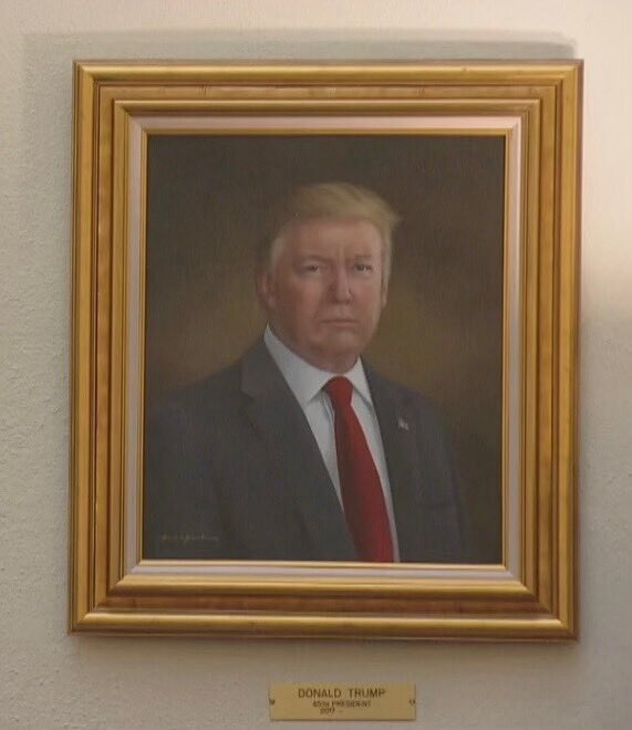 AutismCapital's tweet photo. 🚨NEW: Trump is insulted by his trash portrait at the State Capitol in Colorado. LMAO! 💀 https://t.co/CpU03KUqoi