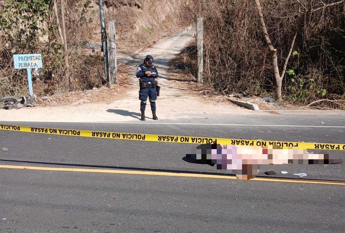 Un motociclista falleció tras colisionar contra un vehículo sobre el km 59 de la carretera Troncal del Norte, en el cantón El Salitre, en Tejutla, Chalatenango Centro.