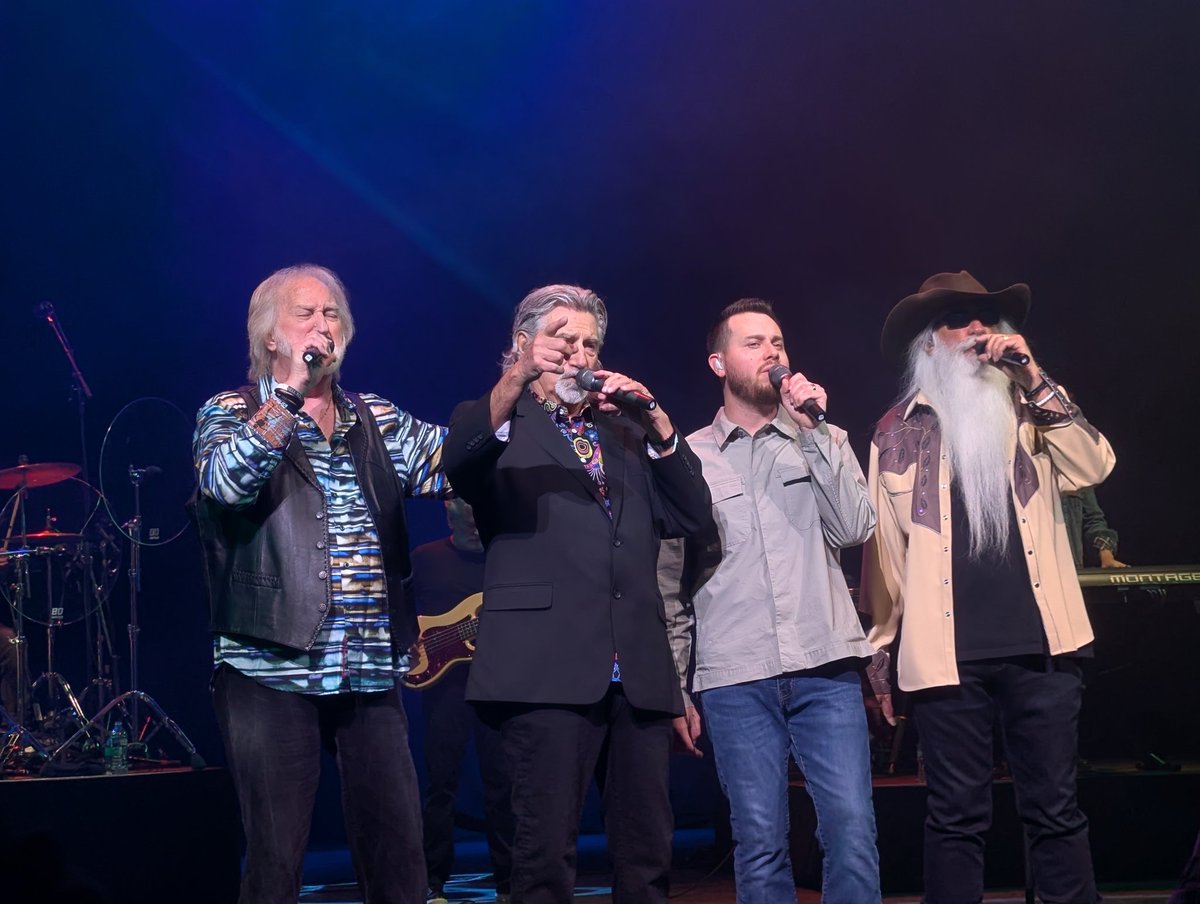 wachob_david's tweet photo. @oakridgeboys, @DuaneAllen32993,@wlgolden, thank you for 2 awesome shows in Lancaster, you guys were great. Made a lot of new memories with my Oaks family. Safe travels, until Hartville Ohio. https://t.co/r7tZ1AXGC1