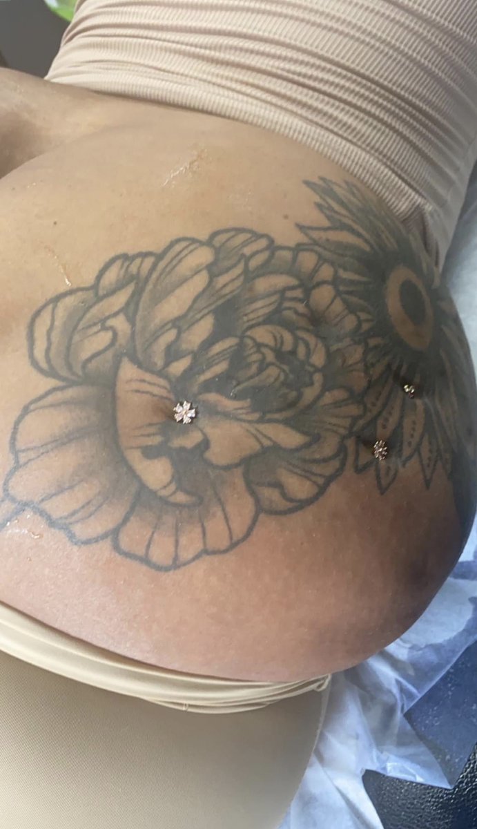 Butt Dermalssssss with Gold Flower Tops
