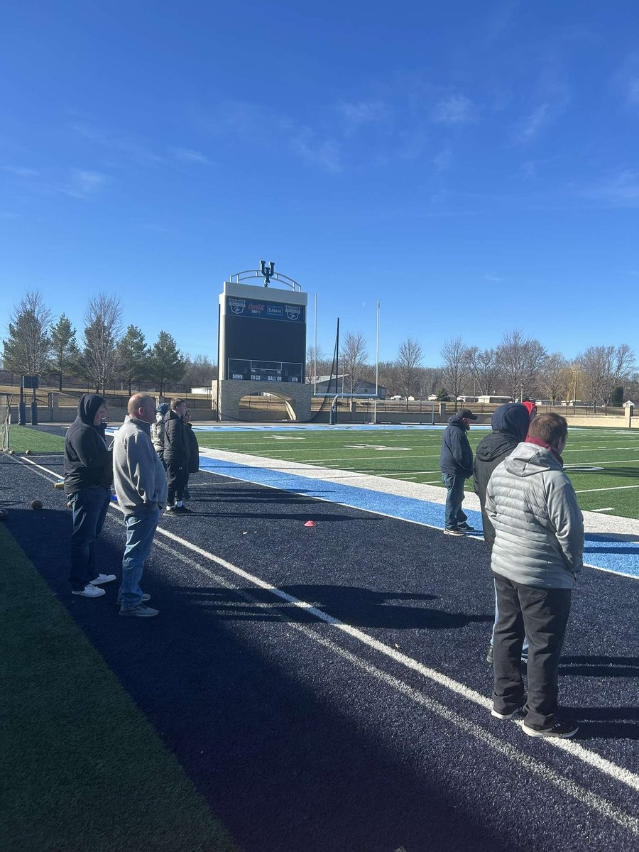 Thank you <a href="/Coach_Hoskins/">Jason Hoskins</a> and <a href="/CoachParling/">Heath Parling</a> for the Junior day visit had fun watching practice and touring campus!