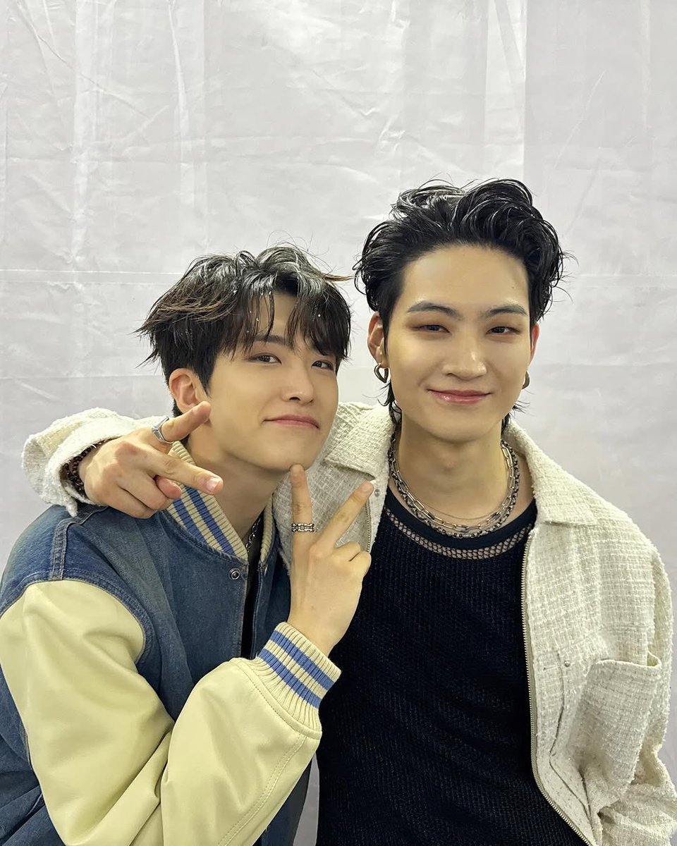 cyjprint's tweet image. my 2jae 💚🧡