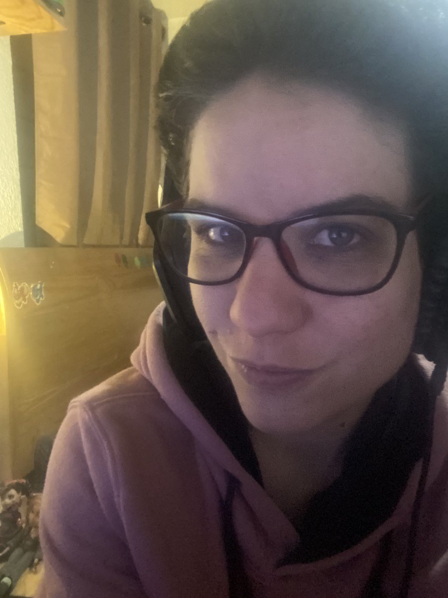 Cositas hermosas del internet! 
Recuerden que hoy tenemos circuito de leyendas en la <a href="/Anomaly_Arena/">Anomaly Esports Arena #LeyendasXZEAL👾</a> ! Así que no se lo pueden perder en directo por twitch.tv/anomalyesports…

Y prepárense! Por qué los casters vienen con todo :3 
<a href="/adruu_502/">Adruu 🔥🇬🇹</a> 
<a href="/LaprasEl/">STR JuanD Lapras🎙️🐸🦋🐧</a>