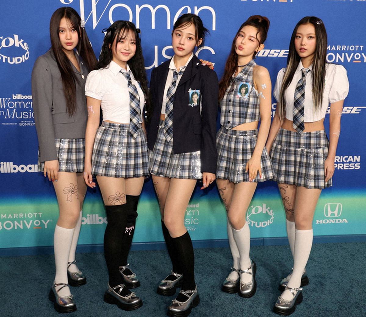 livedoornews's tweet photo. 【発表】NJZが活動休止へ、韓国地裁が独自の芸能活動禁ずる仮処分
https://t.co/XWF5UArOZh

NJZは所属レーベル「ADOR」に専属契約の解除を宣言。一方で、ADOR側は専属契約は有効だと主張して、ソウル中央地方裁判所に提訴し、同地裁は独自の芸能活動を禁じる仮処分決定を出した。 https://t.co/aOnPHoBaul