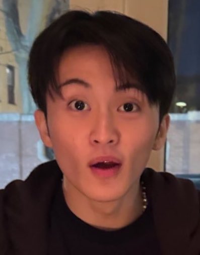 คิ้วเหมือนเดิม 2000000%
ตาแป๋วเหมือนเดิม 2000000%
ฟันเหมือนเดิม 2000000%
ม้าคน่ารักตั้งแต่เด็กจนโตเหมือนเดิม 20000000000000%