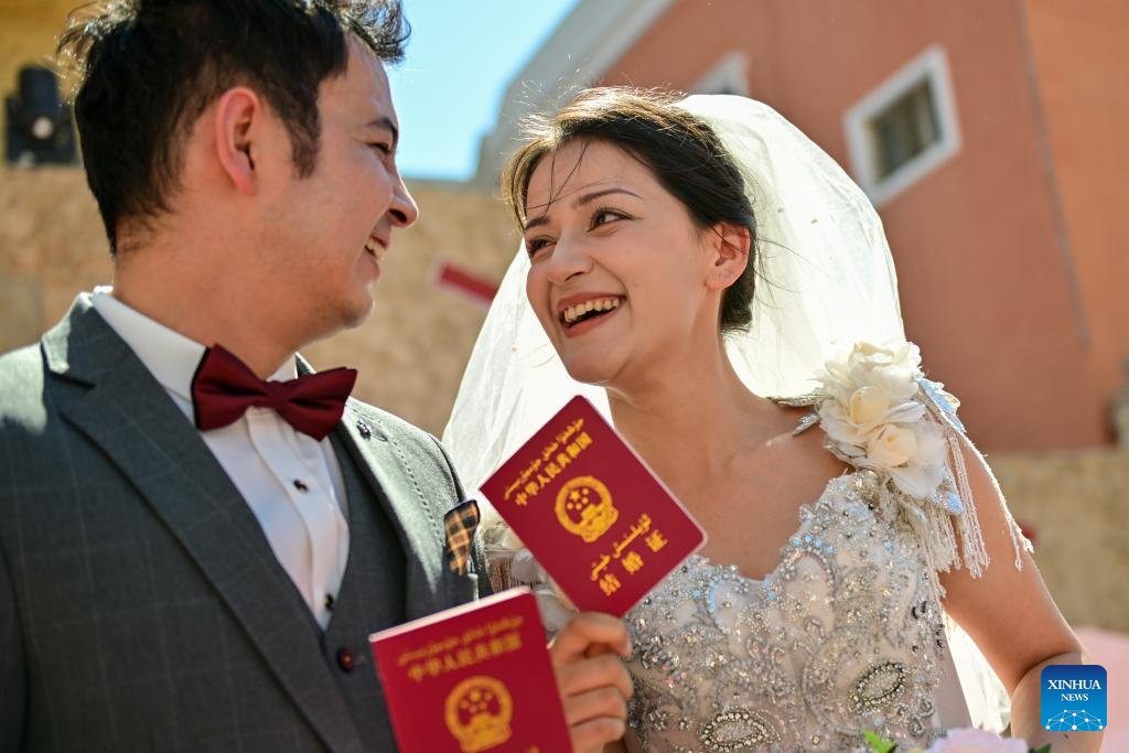 PDChina's tweet image. China will soon offer nationwide access to its cross-regional marriage registration service, following a recent revision of the regulations governing marriage registration, the Ministry of Civil Affairs said on Saturday.

The pilot program for inter-provincial marriage…