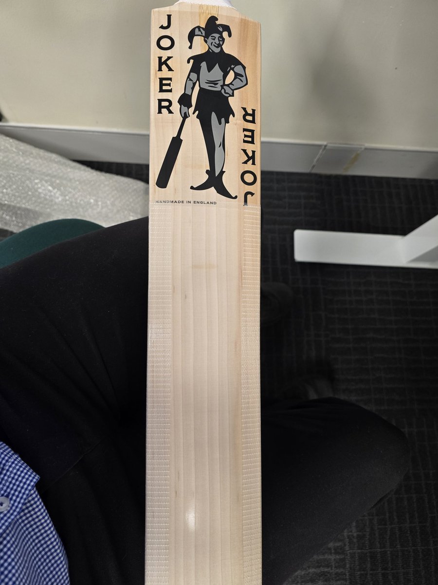 iamshunta's tweet photo. @iainobrien @blackcatcricket Look at the beauty of this thing, its not a bat, its a branch!! The grains, the edges, its like a marble bench top 😍 October cant come quick enough. Hope yours goes well @iainobrien
Thanks @blackcatcricket https://t.co/00CI0f04V2