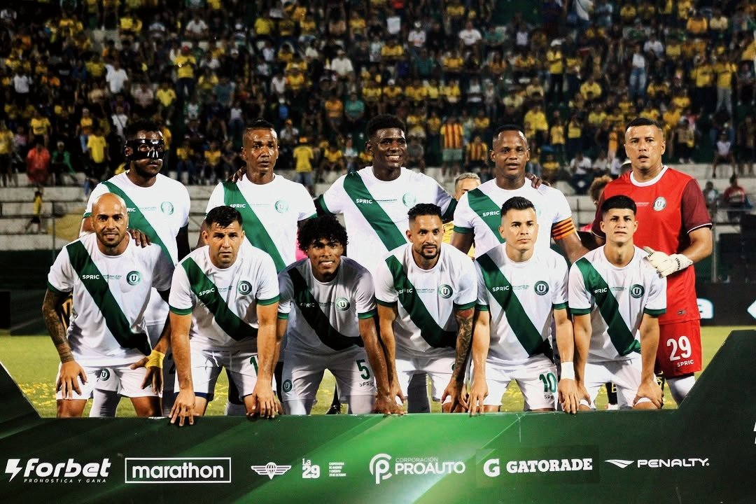 #LDUP saltó a la cancha de Reales el día de ayer con una vestimenta llamativa y poco habitual en nuestra historia. 

¿Qué tal te pareció?