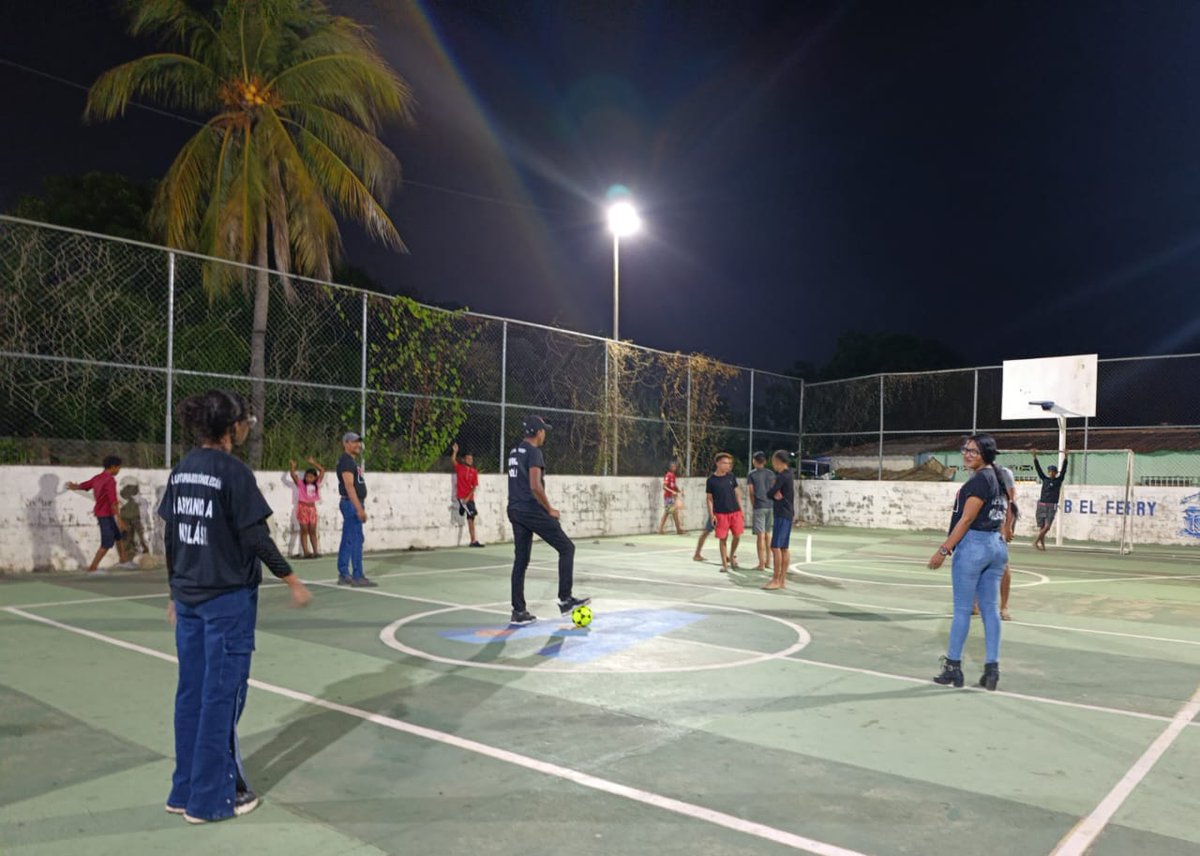 Desde el sector el Ferri municipio independencia  la militancia rebelde impulsando el deporte realiza donación de balones🔴⚫

"El deporte no es solo una cuestión de competencia, sino también una cuestión de fraternidad entre los pueblos" Fidel Castro⭐
#TodoElPartidoUnaEscuela