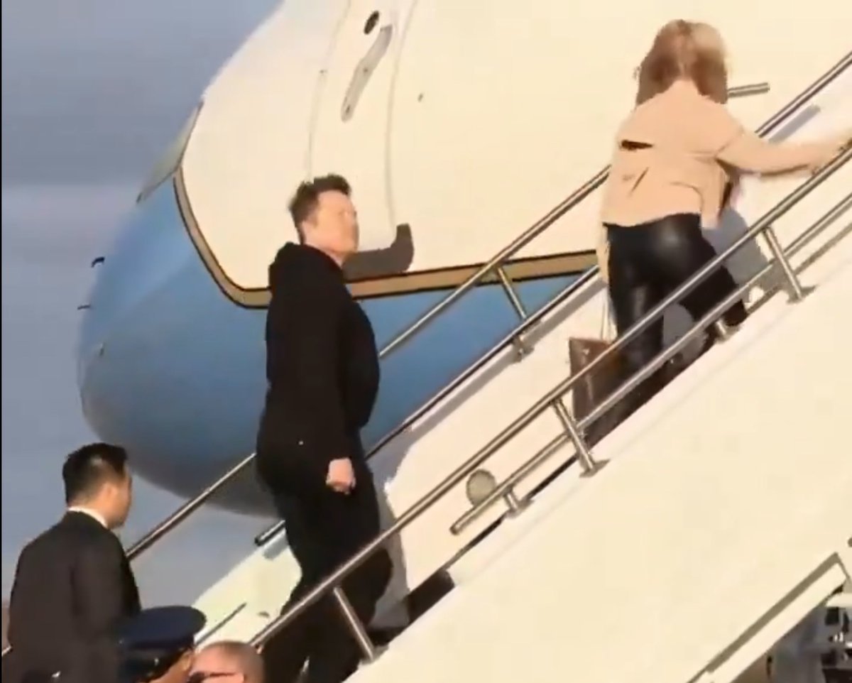 DaBearsk35's tweet image. Lol. Elon doing his best Sgt. Schultz … #ISeeNothing