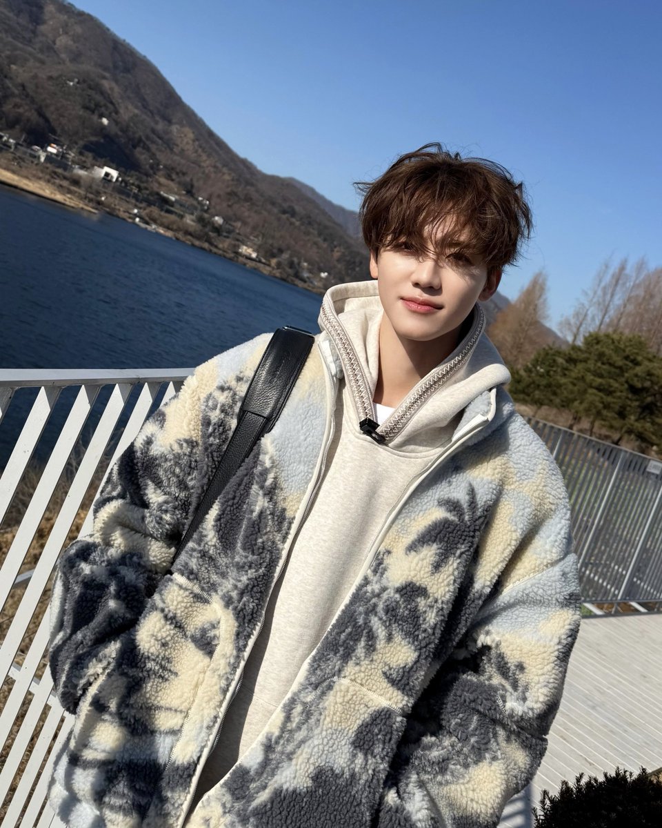 poolcompany24's tweet photo. ⠀
CELEB : 엔시티 드림 재민
MEDIA : 공식 트위터 
BRAND : #TUEWID #투위드 
ITEM : PALM TREE FLEECE (POWDER BLUE/CREAM) https://t.co/2h6msPdEd4