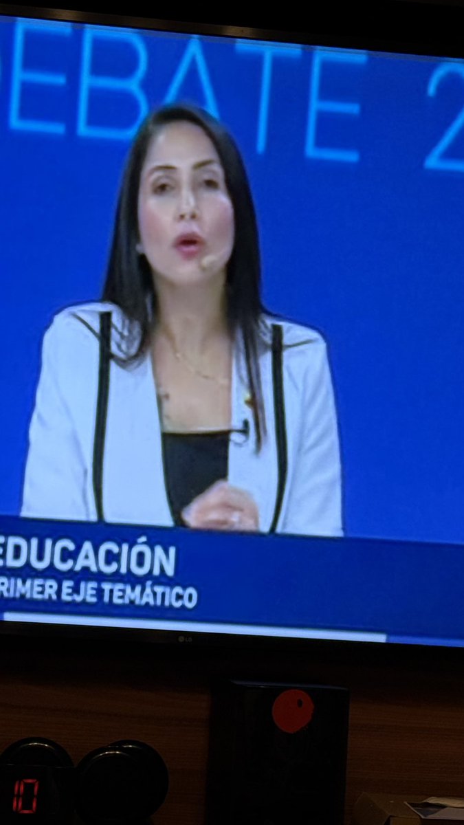 Luisa arranca atracando, vamos <a href="/DanielNoboaOk/">Daniel Noboa Azin</a> no caigas en esa cloaca que te quieren meter, defiéndete con altura