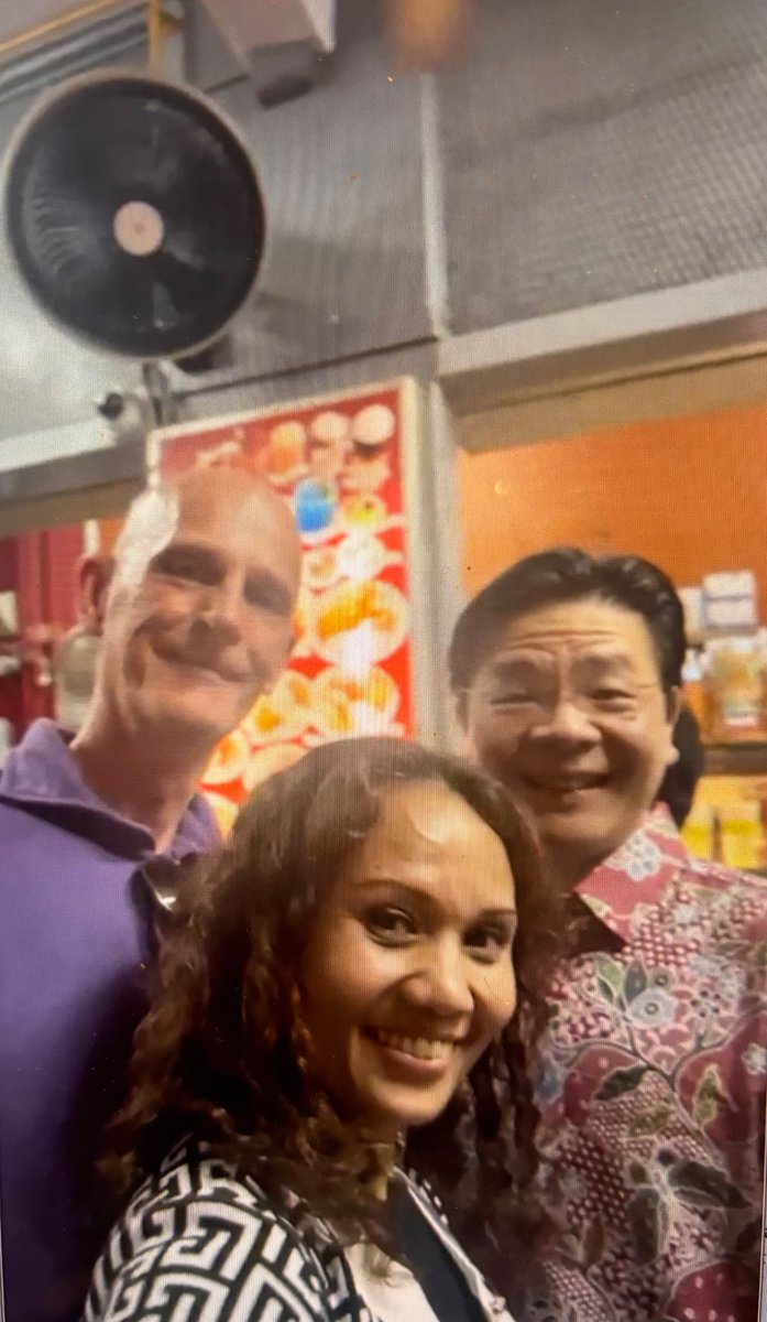 Leonard Opitz Stornes (@leonardstornes) on Twitter photo Thanks to Prime Minister of Singapore <a href="/LawrenceWongST/">Lawrence Wong</a> for taking the time for a quick chat when we meet at Arab Street. Much appreciated. Thanks to Prime Minister of Singapore <a href="/LawrenceWongST/">Lawrence Wong</a> for taking the time for a quick chat when we meet at Arab Street. Much appreciated.