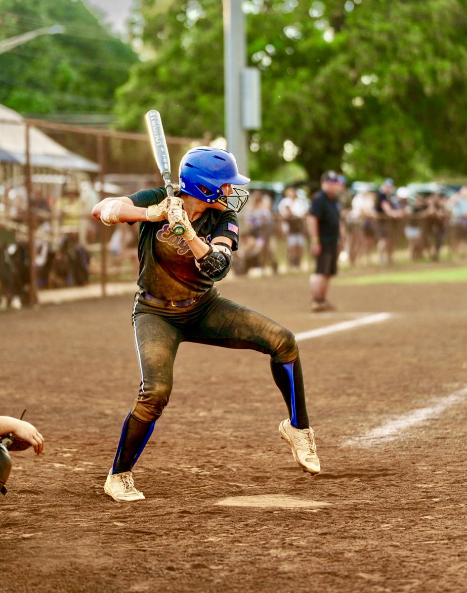 JETTorres2025's tweet image. 5 months away from moving into my dorm room at the University of Notre Dame! Go Irish 鈽橈笍 So excited! @NDsoftball @BSCBengals @LegacyLegendsS1 @CIFSS @ocvarsityguy