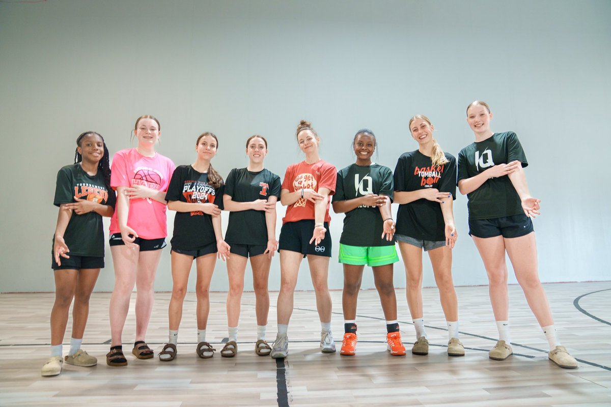 🧊 in our veins!  IQ Hoops had a great weekend with Coach Brianna Joy Garza <a href="/ShootersxShoot/">BriAnna Joy Garza</a> 

This weekend we got better, and became confident shooters! 👌

This is only the beginning! 🏀
<a href="/ksymons13/">Kylee Symons</a> @kylee96928927 <a href="/myliip_/">K’Mylii Nettles</a>