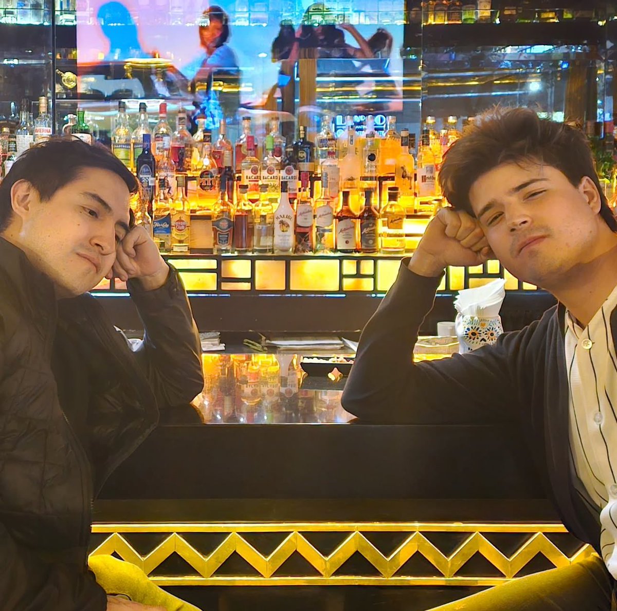 Tómame una foto así como que no me está llevando la verga. 

📸 <a href="/VSXViralSpiral/">🏴‍☠️Viral Spiral🏴‍☠️</a>