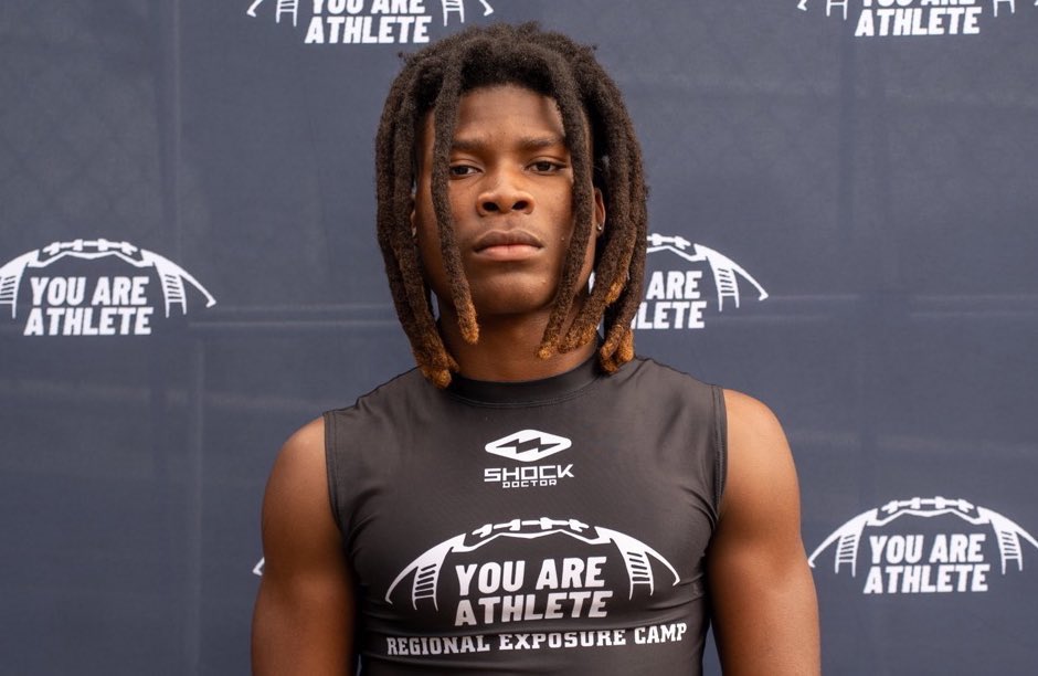 You Are Athlete (@youareathlete) on Twitter photo 2026 RB Jon’Trell Edwards (<a href="/TrellEdwards10/">3⭐️Trell Edwards</a>) out of Spruce Creek HS (FL)
“Edwards displayed exceptional explosiveness from his stance. His ability to execute sharp out routes and gain separation is impressive.” - <a href="/EdOBrienCFB/">EdOBrienCFB</a>
247sports.com/high-school/pe… 2026 RB Jon’Trell Edwards (<a href="/TrellEdwards10/">3⭐️Trell Edwards</a>) out of Spruce Creek HS (FL)
“Edwards displayed exceptional explosiveness from his stance. His ability to execute sharp out routes and gain separation is impressive.” - <a href="/EdOBrienCFB/">EdOBrienCFB</a>
247sports.com/high-school/pe…