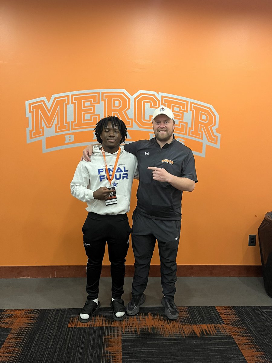 Amazing time <a href="/MercerFootball/">Mercer Football</a> practice!!
<a href="/MattNapier9/">Coach Matt Napier</a> <a href="/coachLong95/">Jimmy Long</a> <a href="/C0ACH_THOMAS/">Cᴏᴀᴄʜ Bᴜʀᴛᴏɴ Tʜᴏᴍᴀs</a> <a href="/will15bates/">Coach Will Bates</a> <a href="/BigBlueRecruits/">✭LᴀGʀᴀɴɢᴇ Hɪɢʜ Fᴏᴏᴛʙᴀʟʟ✭</a>