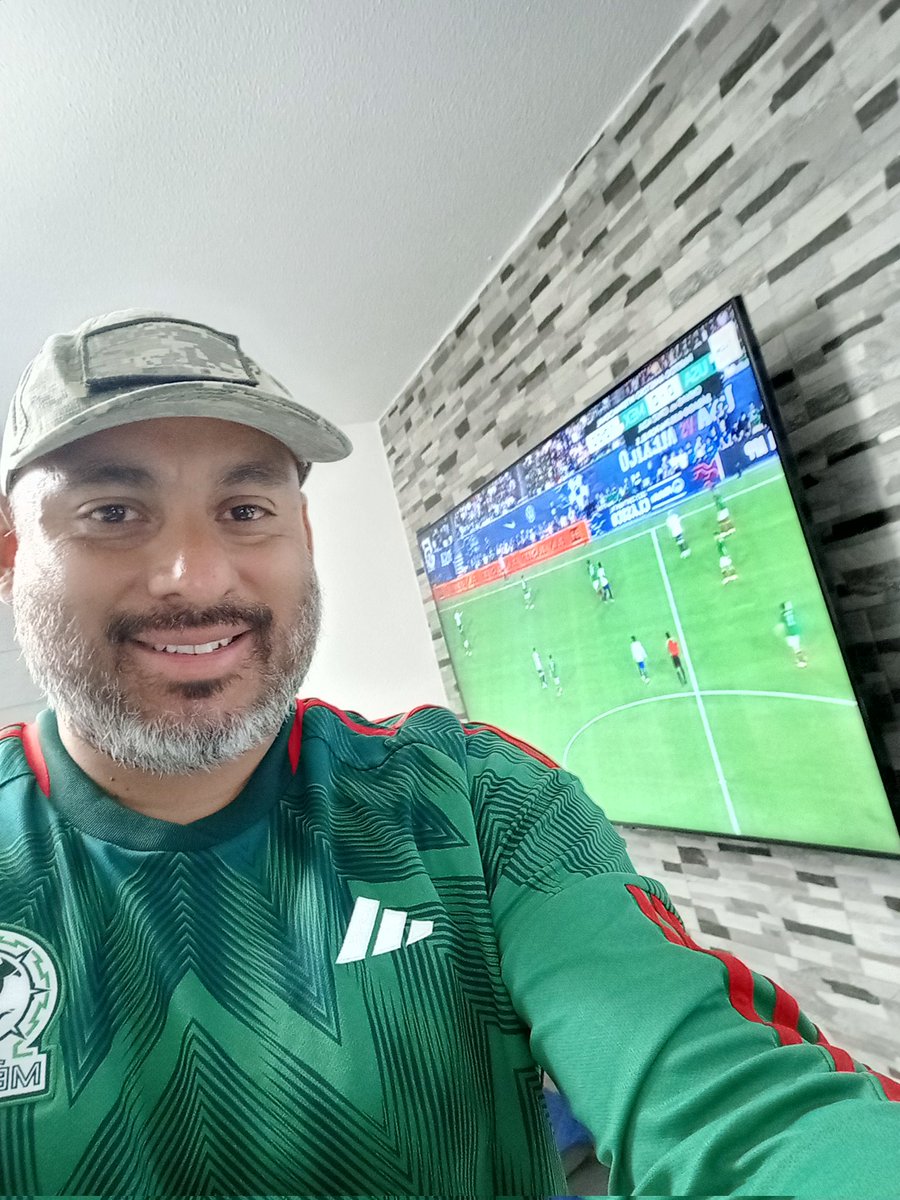 #PorLaPrimeraVez hoy gana <a href="/miseleccionmx/">Selección Nacional</a> 2-1 ⚽🏆
Saludos <a href="/Andres_Vaca_/">Andrés Vaca</a> <a href="/DavidFaitelson_/">David Faitelson</a> <a href="/Miguel_layun/">Miguel Layun</a> <a href="/RicardoLaVolpeG/">Ricardo La Volpe</a>