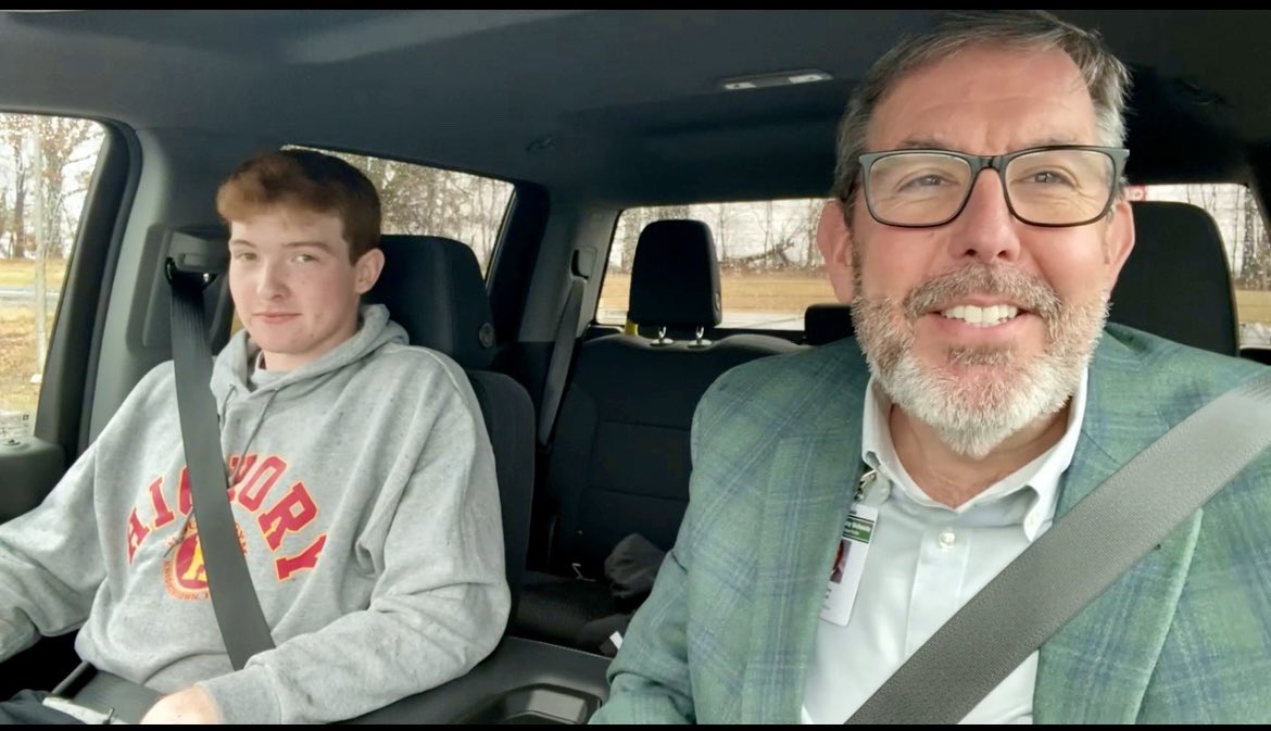 Please consider voting for our man Ike Miller in the poll below:

National high school boys basketball plays of the year in 2024-25: Vote for the best si.com/high-school/na…