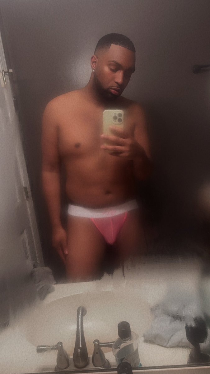 IN2LEEE's tweet photo. bend my tall ass over? 😛 https://t.co/2mAhrFTJvo