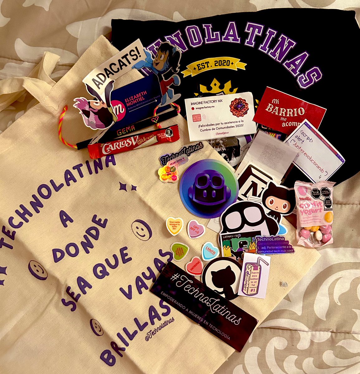 Technolatinas's tweet image. ¡Gracias a todas las chicas y comunidades por sus regalitos y sorpresas para todas! 😍😍😍😍😍😍😍 

#StemGirls
#KuñaTech
#LatinasEnSEO
#Zillow 
#GitHub
#CódigoFacilito
#Notion 
Y más 🥰

#CDC2025 #MiBarrioMeAcompaña #ZillowEnCDC